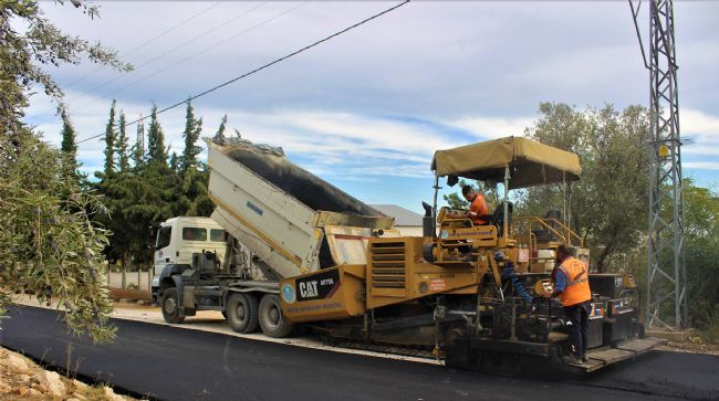 MERSİN’DE YOLLAR YENİLENİYOR