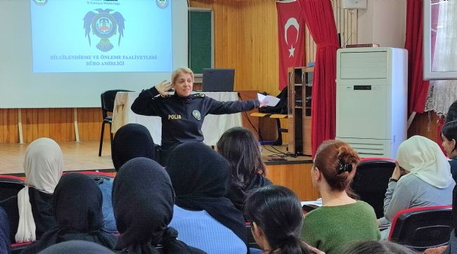 Mersin emniyeti öğrencilere yönelik bilgilendirme çalışması gerçekleştirdi