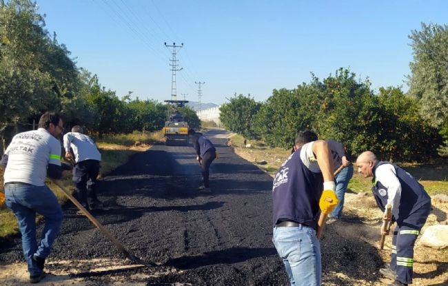 Akdeniz’de asfalt serim çalışmaları aralıksız sürüyor