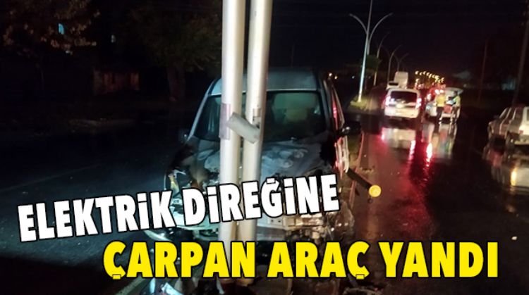 TARSUS’TA ARABA DİREĞE ÇARPTI