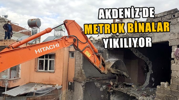 AKDENİZ’DE METRUK YAPILAR KONTROLLÜ ŞEKİLDE YIKILIYOR