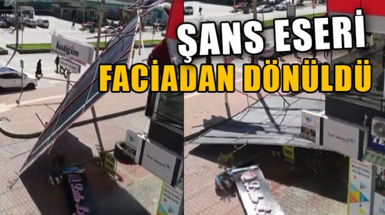 MERSİN’DE FIRTINA DEV TABELAYI DEVİRDİ, FACİANIN EŞİĞİNDEN DÖNÜLDÜ