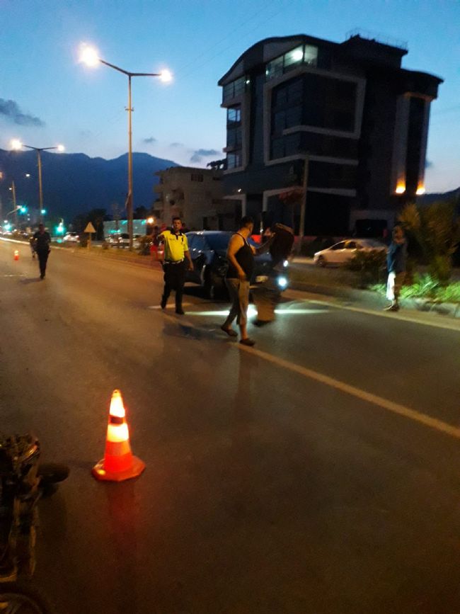 Mersin'de otomobil ile motosiklet çarpıştı: 1 yaralı