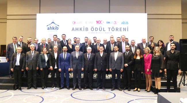 Hazır giyimde Akdeniz’in ihracat şampiyonları ödüllendirildi