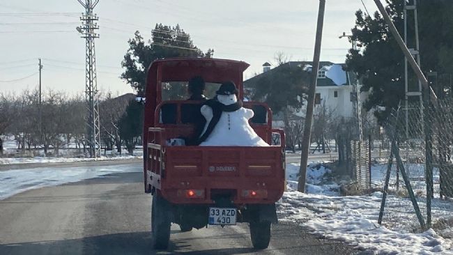 Kardan adam motosiklet kasasında yola çıktı