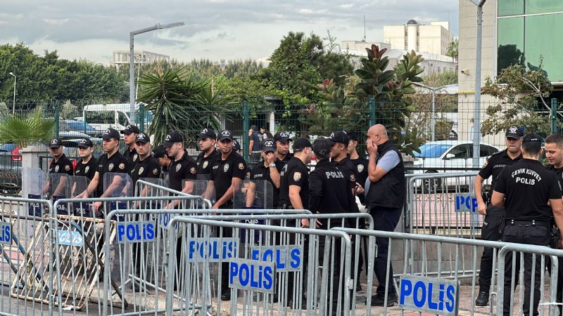 MERSİN'DEKİ OPERASYONDA 3 BAŞKANLA BİRLİKTE 59 ŞÜPHELİ ADLİYEYE SEVK EDİLDİ