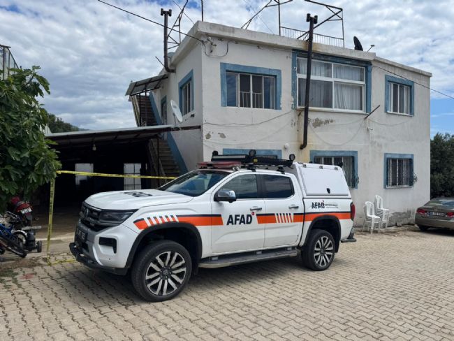 MERSİN'DE 2 KARDEŞİN ÖLÜMÜNDE İLK SONUÇ: KALDIKLARI ODADA FOSFOR SİNİR GAZI TESPİT EDİLDİ