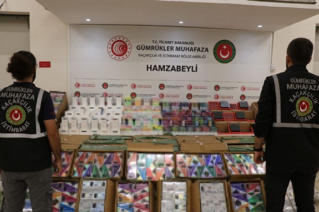Mersin’e gelen tırda yakalandı, içinde yok yok!