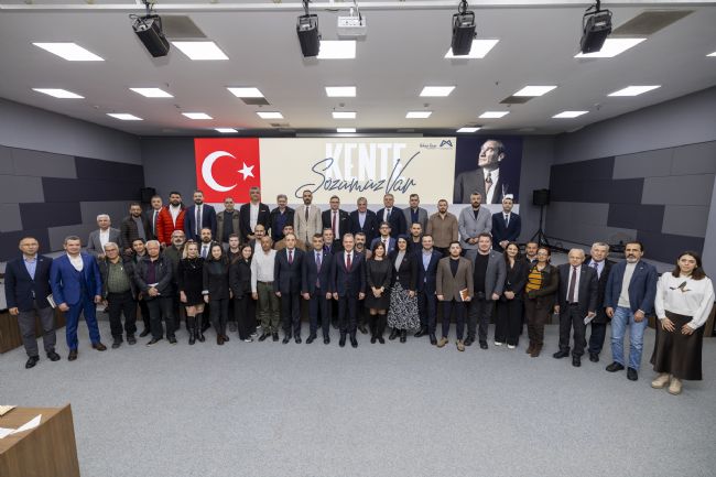 Vahap Seçer: "Sokağın Sesini Dinlemeyen Siyasetçi Başarılı Olamaz"