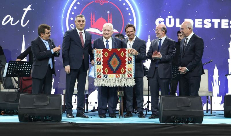 MERSİN’DE NAAT VE KASİDELERLE PEYGAMBER SEVGİSİ DİLE GETİRİLDİ