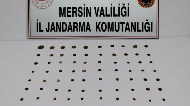 MERSİN'DE BİR KİŞİ ÇOK MİKTARDA TARİHİ ESERLE YAKALANDI