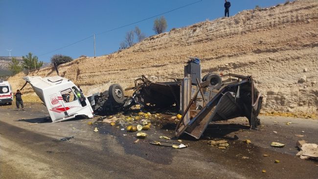MUT’TA FECİ KAZADA ÖLÜ VE YARALILAR VAR