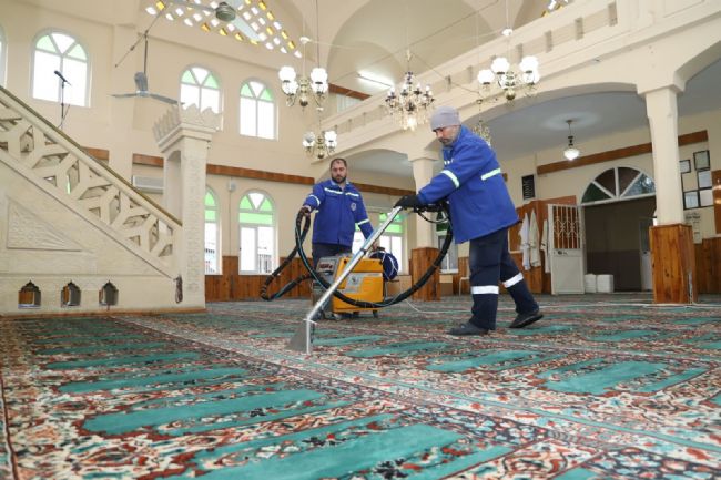 Akdeniz’de camilerde Ramazan hazırlığı