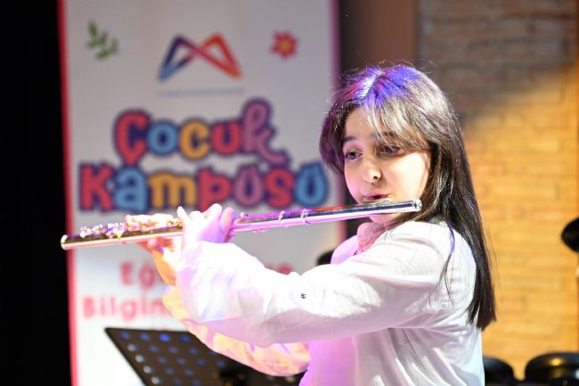 Mersin’de çocuk kampüsü öğrencilerinden sanat şöleni
