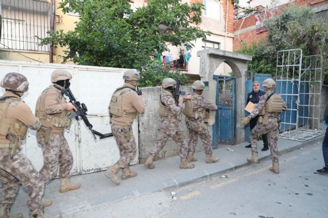 Mersin'de sanal dolandırıcılara eş zamanlı operasyon: 19 gözaltı