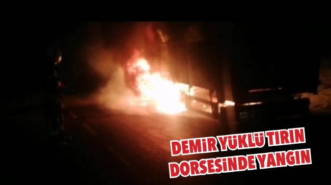 DEMİR YÜKLÜ TIRIN DORSESİ YANDI