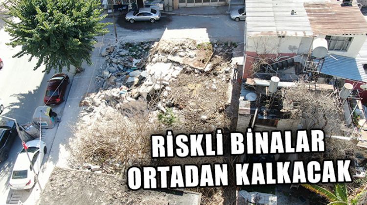 AKDENİZ BELEDİYE BAŞKANI GÜLTAK, ÇÖKEN METRUK BİNA İLE İLGİLİ KONUŞTU