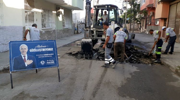AKDENİZ BELEDİYESİ YOL YAPIM VE ONARIM ÇALIŞMALARINA DEVAM EDİYOR