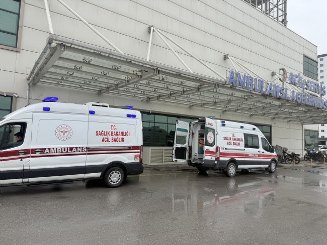 Tarsus'ta 3 öğrenci çiğ köfteden zehirlendi