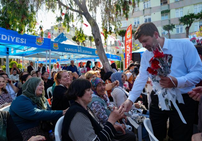 Tarsus’ta Anneler Günü coşkusu: Anneler ve çocuklar aynı sahnedeydi