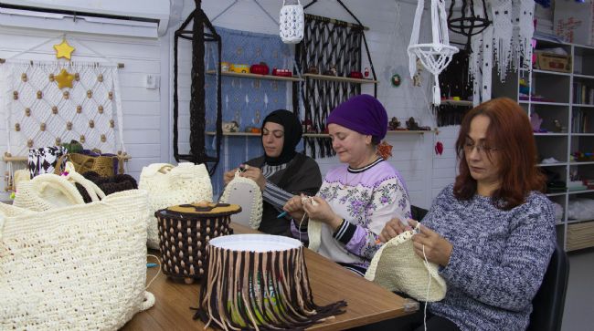 ENGELSİZ YAŞAM PARKINDA ANNELERE MAKROME EĞİTİMİ