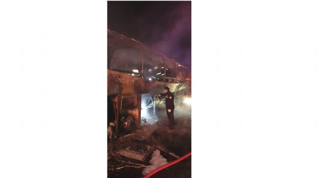 MERSİN'DE OTOBÜS TIRA ARKADAN ÇARPTI: 3 ÖLÜ, 37 YARALI