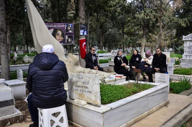 Özgecan Aslan, Mezarı Başında Anıldı