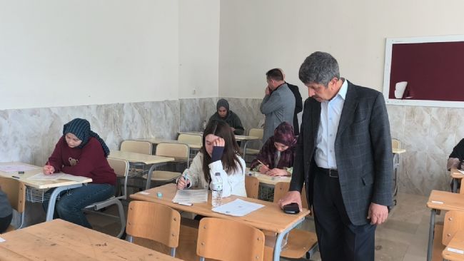 Mersin'de gençler umre ödüllü bilgi yarışmasında buluştu