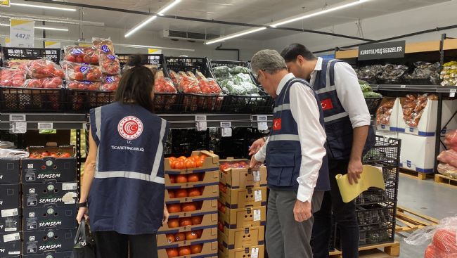 Mersin’de marketler denetleniyor