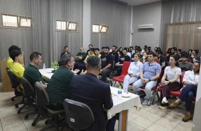 Mersin’de basketbol altyapısında gelişim paneli düzenlendi