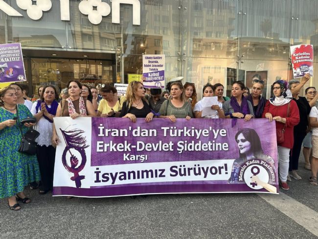 Mersinli kadınlar ‘Mahsa Amini’yi andı