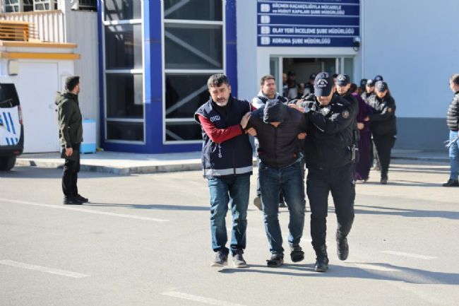 Avrupa'ya İnsan Kaçıran Çeteye Operasyon: 20 Bin Dolarla Göçmen Taşıyorlar