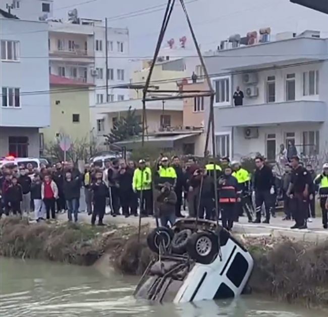Mersin'de kontrolden çıkan araç sulama kanalına düştü, sürücü hayatını kaybetti