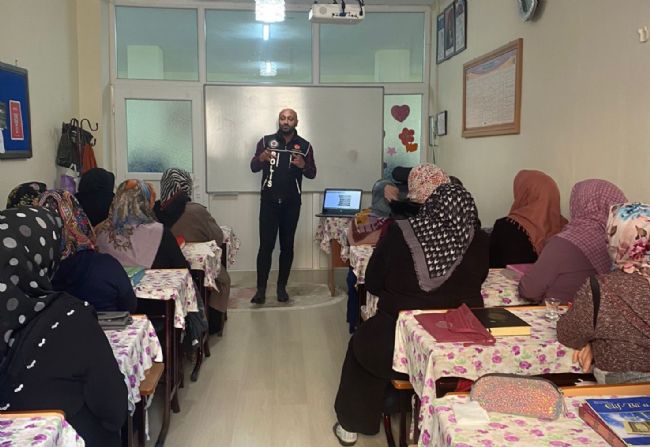 Mersin'de "En İyi Narkotik Polisi Anne" projesi eğitimleri sürüyor