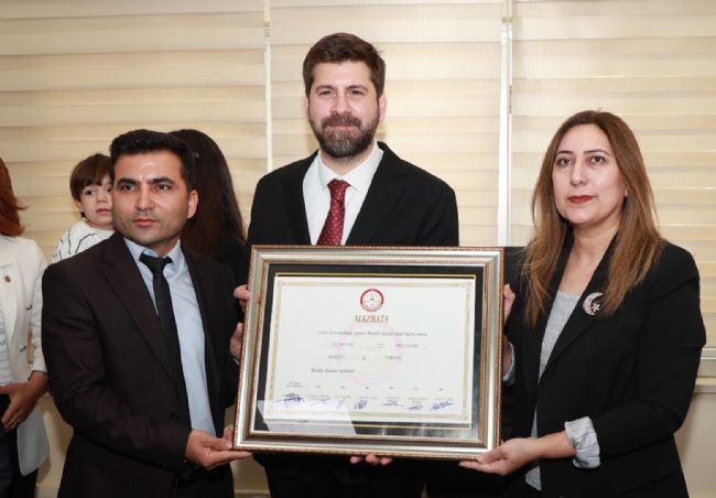 Tarsus Belediye Başkanı Ali Boltaç, mazbatasını alarak göreve başladı