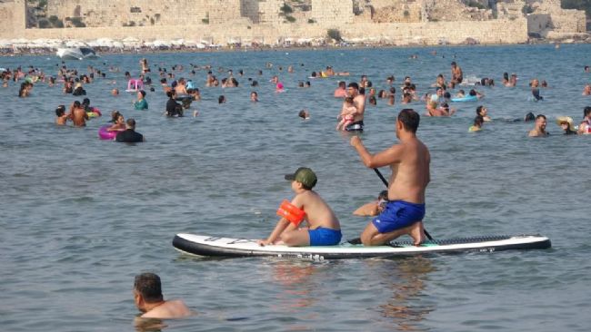Mersin’de sıcak bereketi: Plajlar tatilcilerle doldu