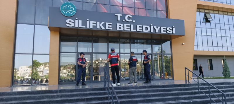 sİlİfke-beledİyesİne-operasyon:-başkan-dahİl-çok-sayida-İsme-gözalti