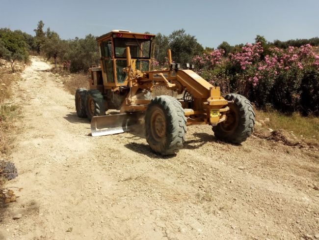 Tarsus'ta köy yolları yenileniyor