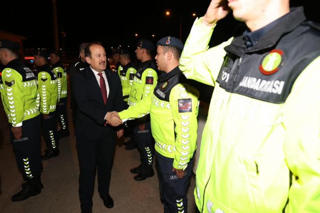 Telsiz anonsuyla yeni yıl kutlaması