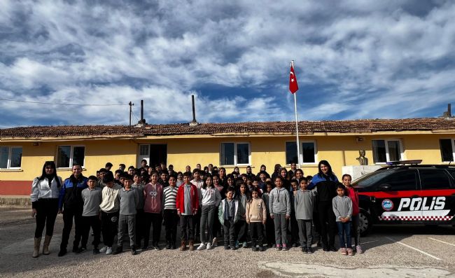  Silifke’de öğrenciler toplumsal ve dijital güvenlik konusunda bilgilendirildi
