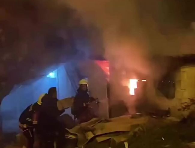 Mersin'de bir evin ambarında çıkan yangın korkuttu