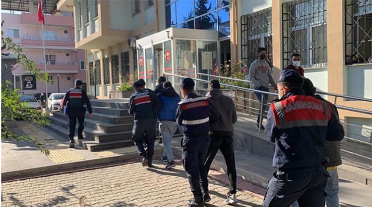 MERSİN’İN MUT İLÇESİNDE YAŞAYAN YAŞLI KADIN “COVİD TESTİ” YALANIYLA SOYULDU