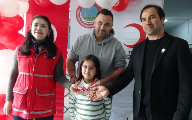 Veliler Kan Verdi, Öğrenciler Madalya Kazandı