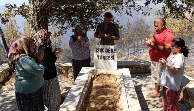 Alevler Işık Dede'nin kabrinde durdu