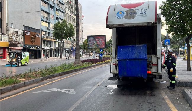 Akdeniz'deki 65 mahalle ve 2 bin 800 sokaktan günde 400 ton çöp toplanıyor