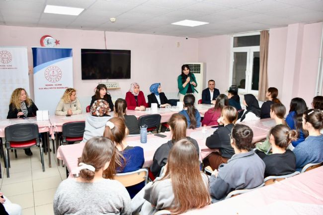 Silifke’de cumhuriyet savcıları öğrencilerle iftarda buluştu