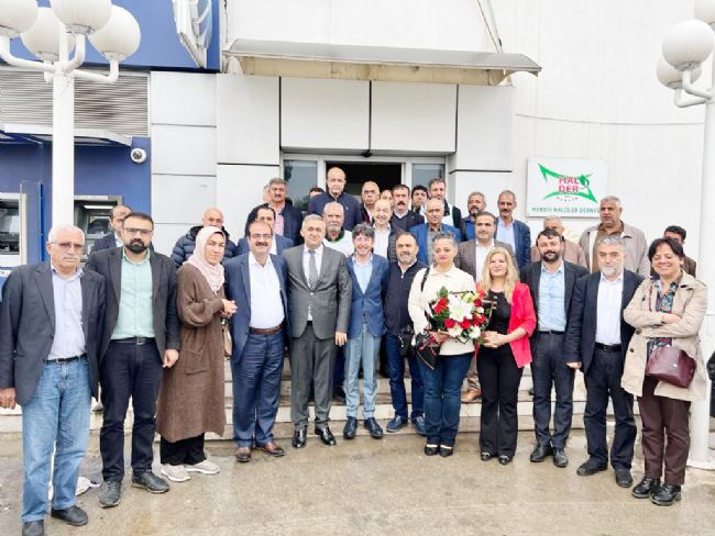YEŞİL SOL’UN ADAYLARI MERSİN HALİ’NDE ALKIŞLARLA KARŞILANDI