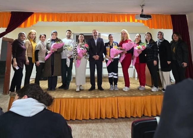 Bozyazı'da Sağlık Çalışanlarından Öğrencilere Kariyer Rehberliği
