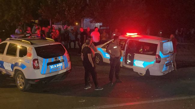 Mersin'de kardeşlere çarpan sürücü kaçtı, o anlar kameralara yansıdı: 1 ölü, 1 yaralı