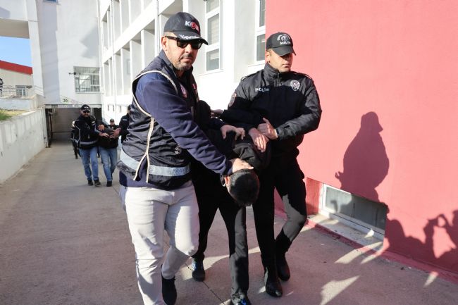 Mermiler borca, bombalar paraya gitti!